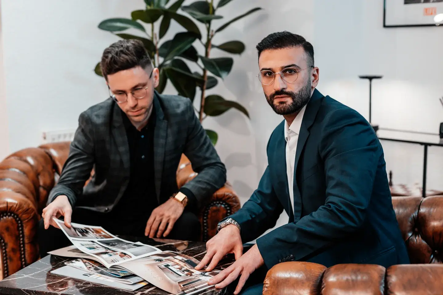 Albert Rossinski und Hayk Sahakyan bei der Projektarbeit